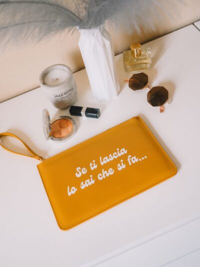 Pochette da donna con la scritta "se ti lascia lo sai che si fa..." - PHTD07